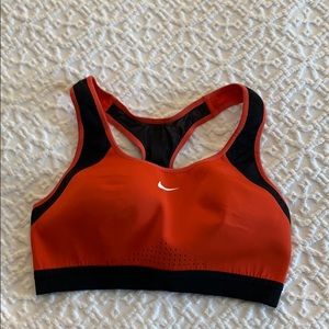 Sports bra nike